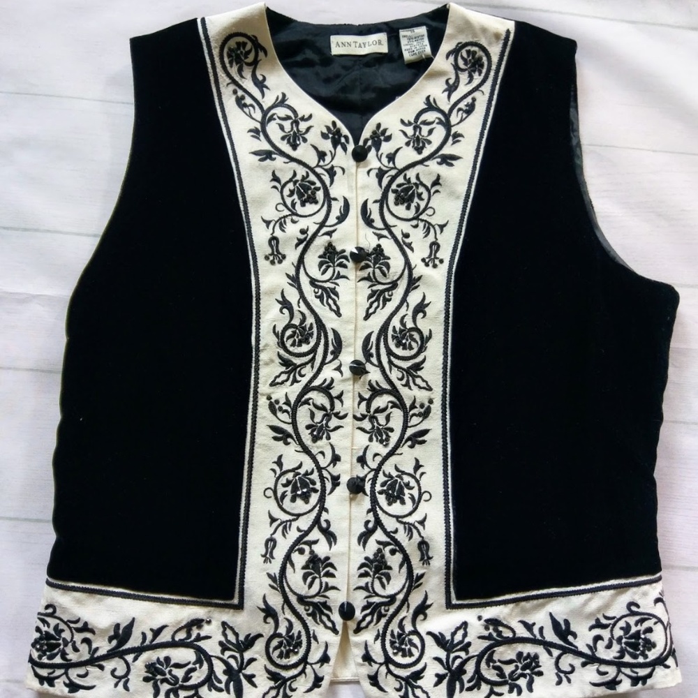 Ann Taylor Embroidered Velvet Vest Size 14 NWT
